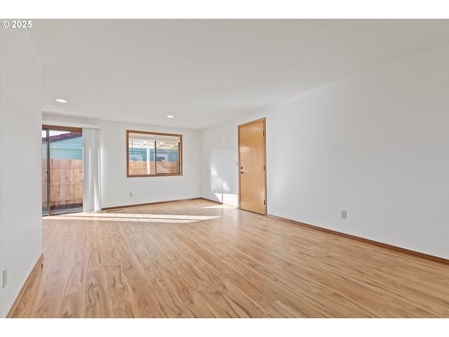 1200 E JOHNSON Ct, Newberg, OR 97132