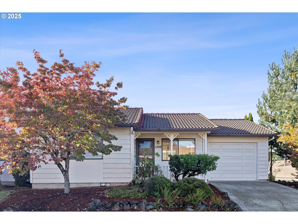 1200 E JOHNSON Ct, Newberg, OR 97132