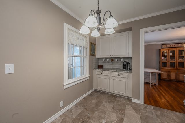 202 S Tower Street, Weatherford, TX 76086