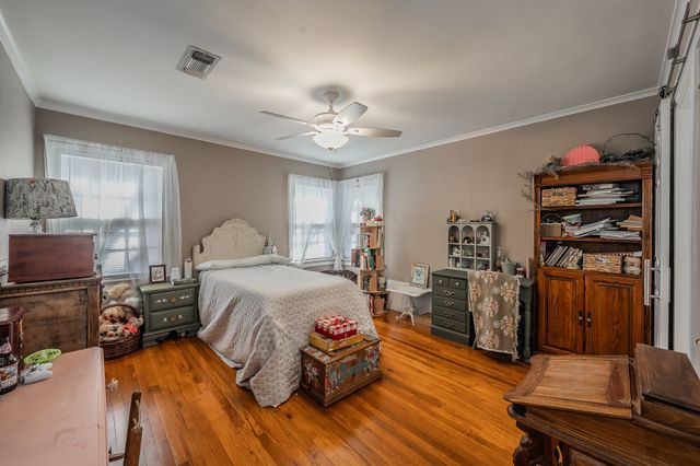 202 S Tower Street, Weatherford, TX 76086