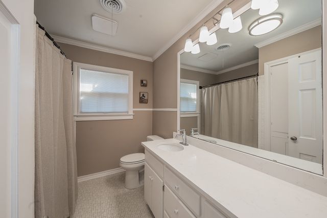 202 S Tower Street, Weatherford, TX 76086