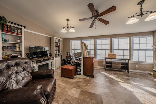 202 S Tower Street, Weatherford, TX 76086