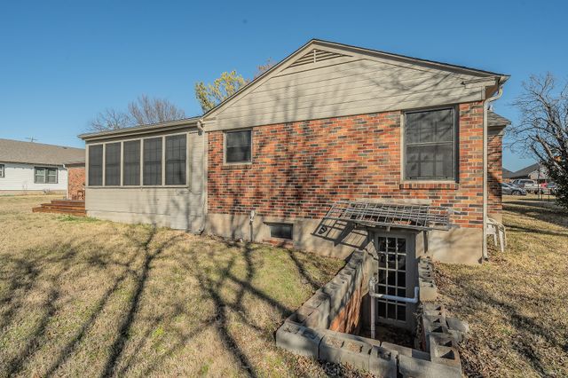 202 S Tower Street, Weatherford, TX 76086