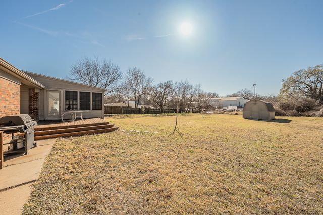 202 S Tower Street, Weatherford, TX 76086