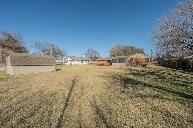 202 S Tower Street, Weatherford, TX 76086