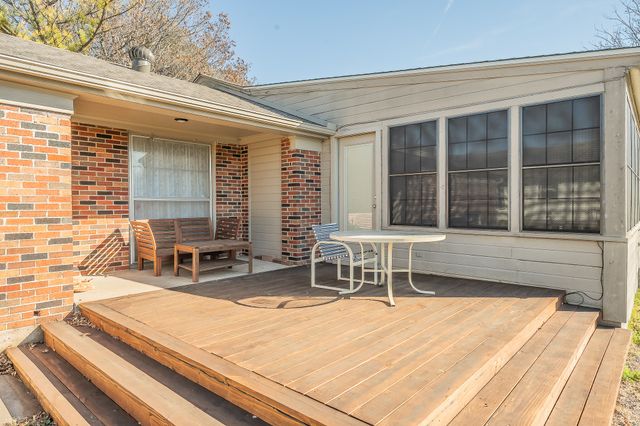 202 S Tower Street, Weatherford, TX 76086