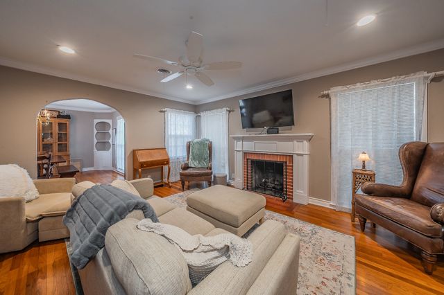 202 S Tower Street, Weatherford, TX 76086