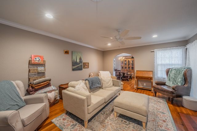 202 S Tower Street, Weatherford, TX 76086