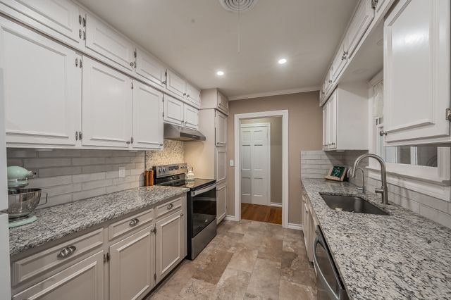 202 S Tower Street, Weatherford, TX 76086