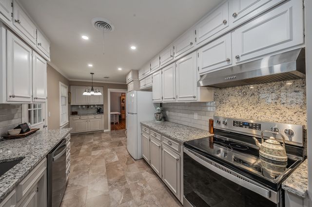 202 S Tower Street, Weatherford, TX 76086