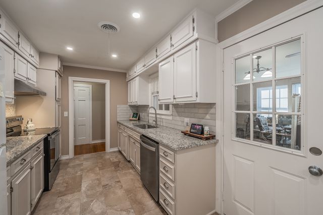 202 S Tower Street, Weatherford, TX 76086