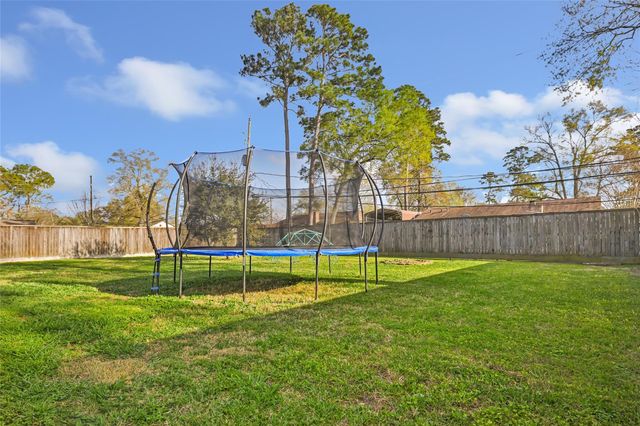 1911 Papoose Trail, Crosby, TX 77532