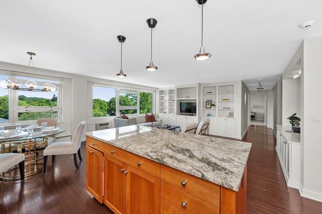 10 Hammond Pond Parkway 607, Newton, MA 02467