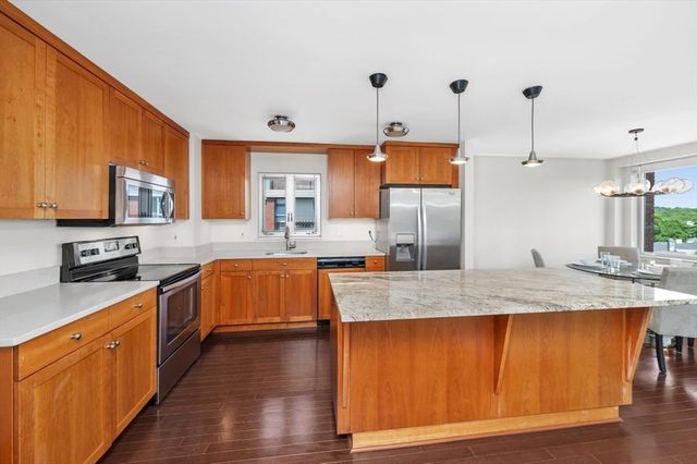 10 Hammond Pond Parkway 607, Newton, MA 02467