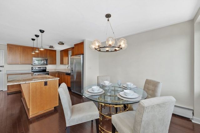 10 Hammond Pond Parkway 607, Newton, MA 02467