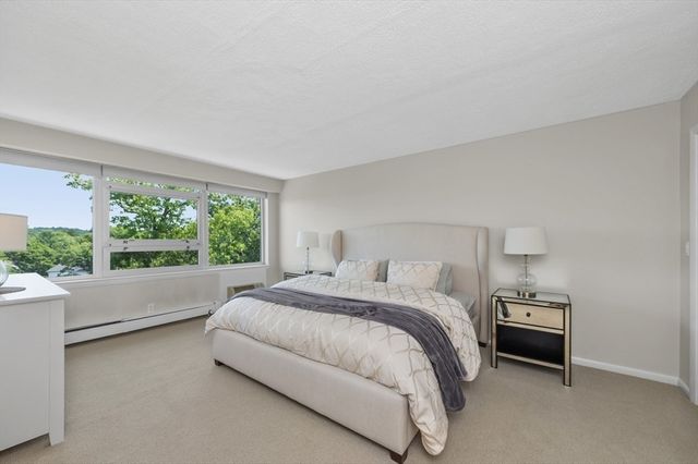 10 Hammond Pond Parkway 607, Newton, MA 02467