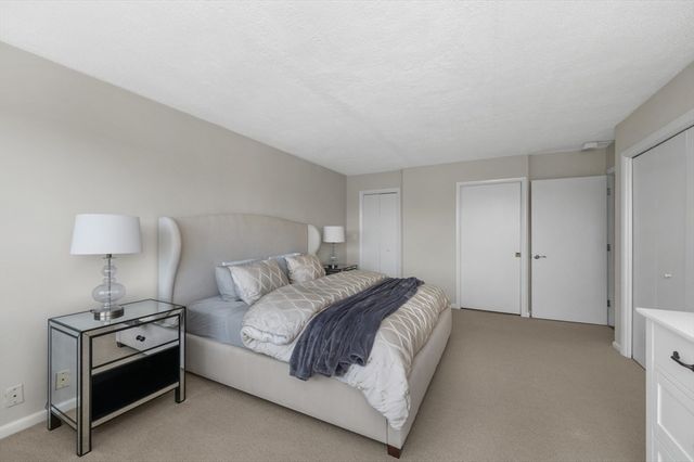 10 Hammond Pond Parkway 607, Newton, MA 02467