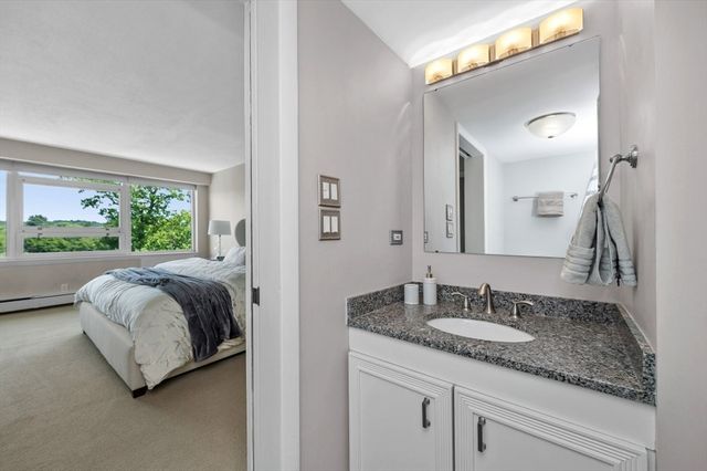 10 Hammond Pond Parkway 607, Newton, MA 02467