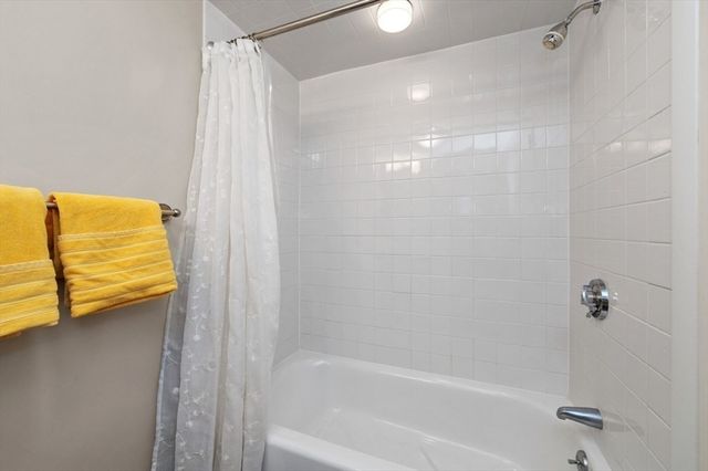 10 Hammond Pond Parkway 607, Newton, MA 02467
