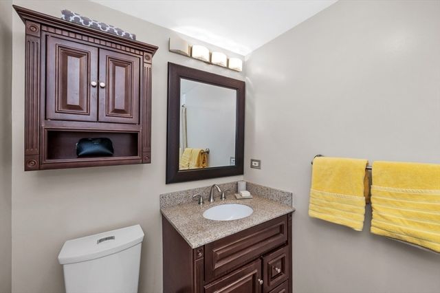10 Hammond Pond Parkway 607, Newton, MA 02467