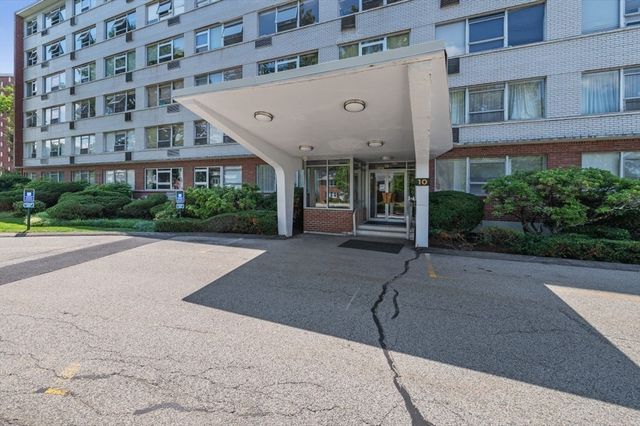 10 Hammond Pond Parkway 607, Newton, MA 02467
