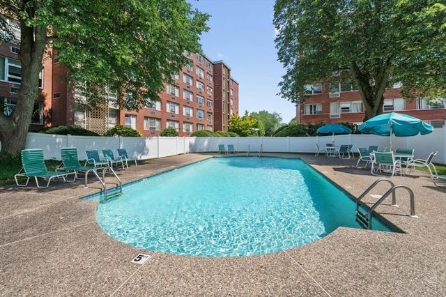 10 Hammond Pond Parkway 607, Newton, MA 02467