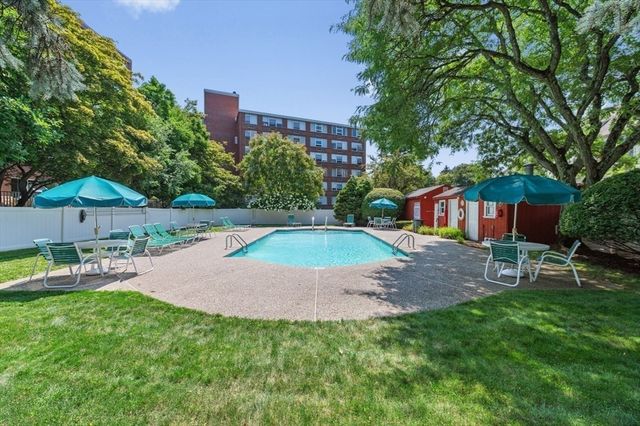 10 Hammond Pond Parkway 607, Newton, MA 02467