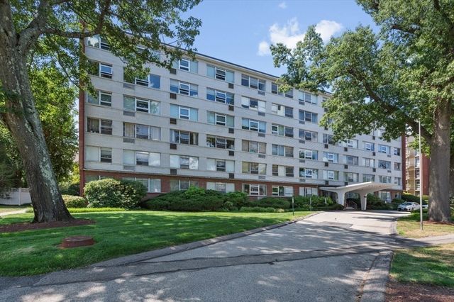 10 Hammond Pond Parkway 607, Newton, MA 02467