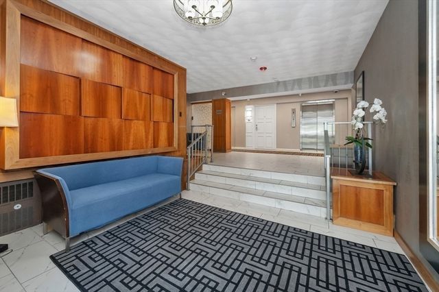 10 Hammond Pond Parkway 607, Newton, MA 02467