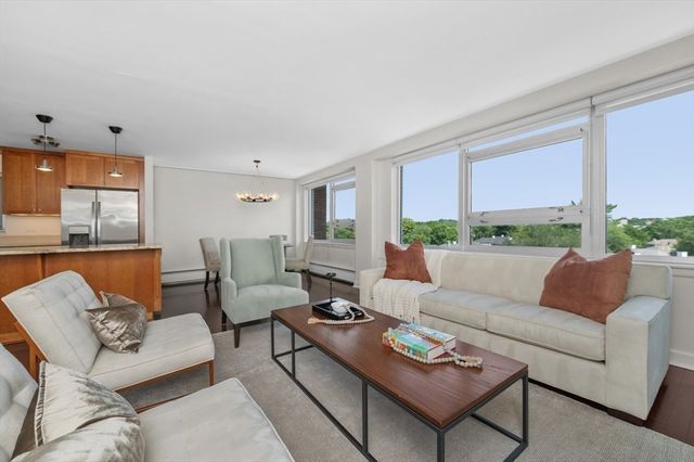 10 Hammond Pond Parkway 607, Newton, MA 02467