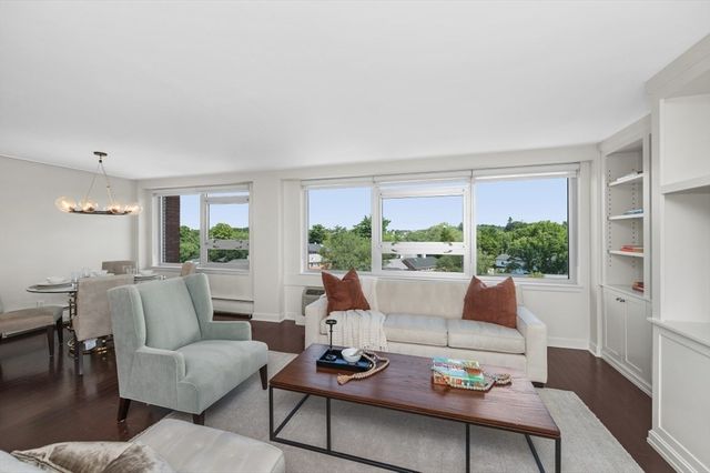 10 Hammond Pond Parkway 607, Newton, MA 02467