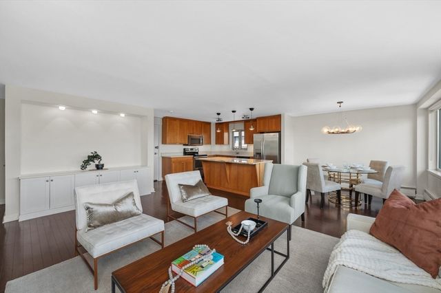 10 Hammond Pond Parkway 607, Newton, MA 02467