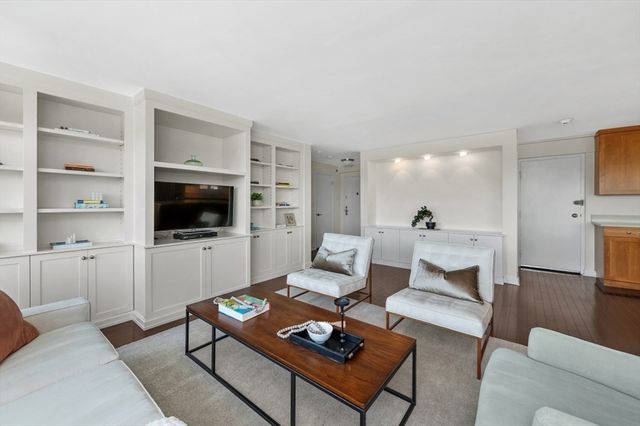 10 Hammond Pond Parkway 607, Newton, MA 02467