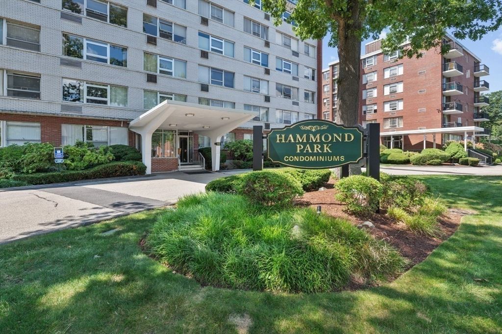 10 Hammond Pond Parkway 607, Newton, MA 02467