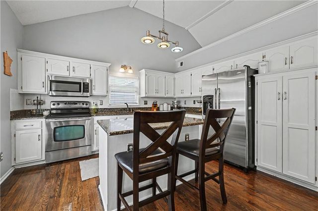 17013 E 43rd Street S, Independence, MO 64055