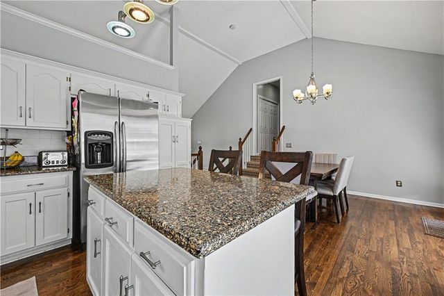 17013 E 43rd Street S, Independence, MO 64055