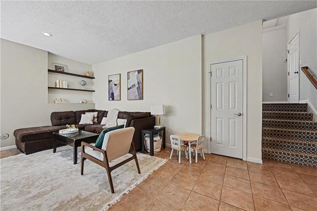 17013 E 43rd Street S, Independence, MO 64055