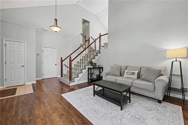 17013 E 43rd Street S, Independence, MO 64055