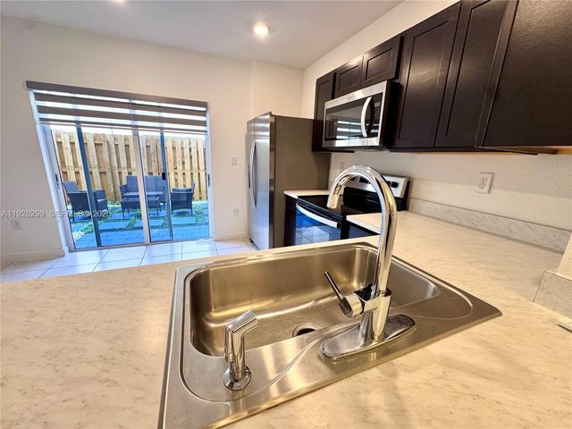 544 NE 4th St 544, Florida City, FL 33034