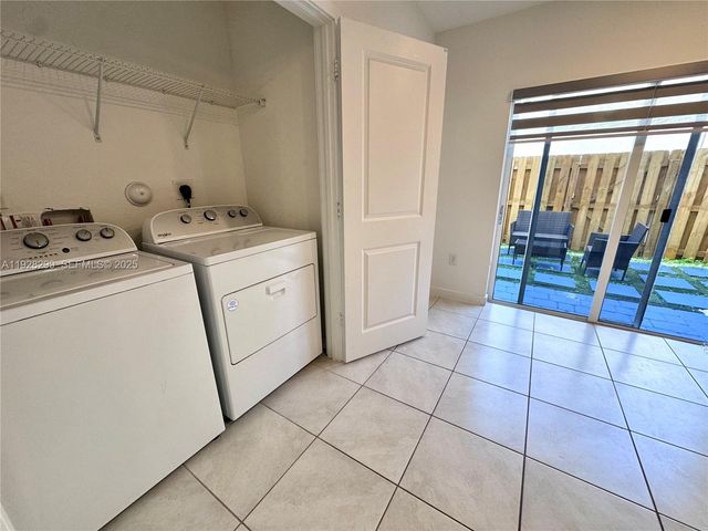 544 NE 4th St 544, Florida City, FL 33034