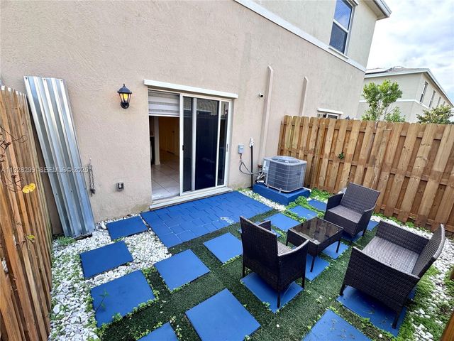 544 NE 4th St 544, Florida City, FL 33034