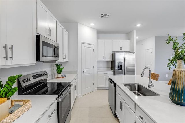 3929 Passion Vine DR, Alva, FL 33920