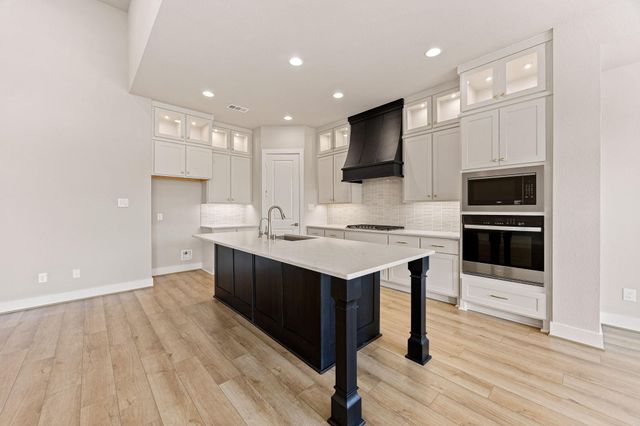 302 Marsh Wren Way, Magnolia, TX 77354