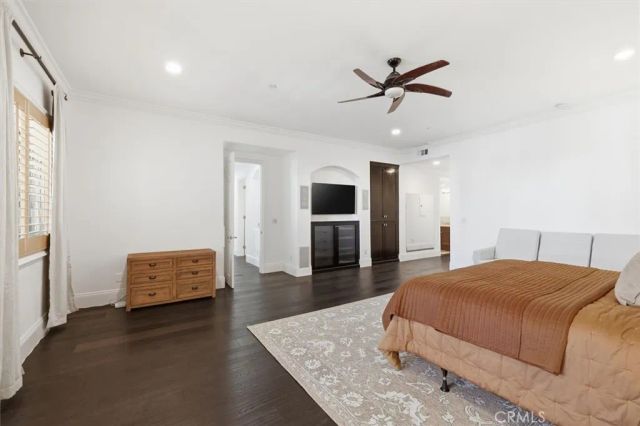 143 N Arnaz Drive 105, Beverly Hills, CA 90211