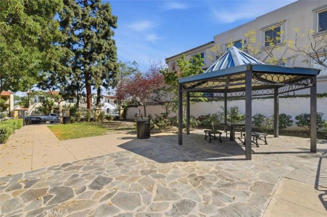 143 N Arnaz Drive 105, Beverly Hills, CA 90211