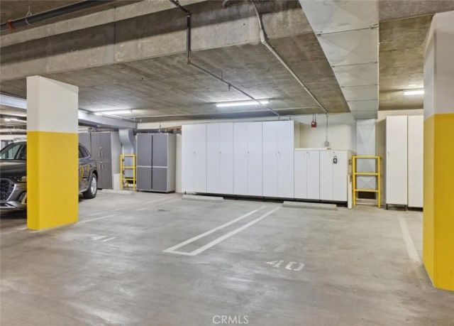 143 N Arnaz Drive 105, Beverly Hills, CA 90211