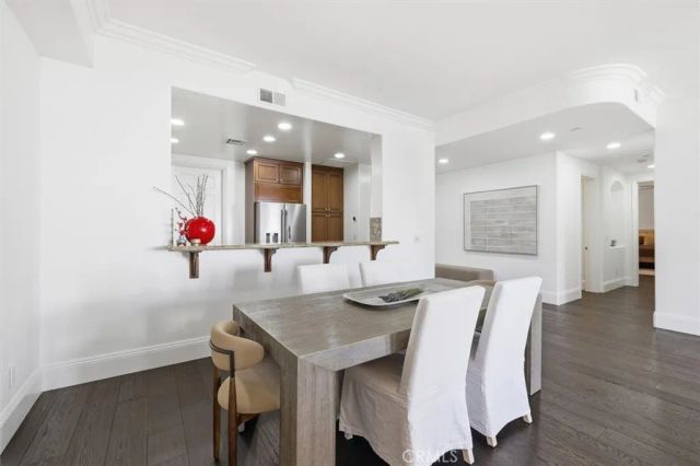 143 N Arnaz Drive 105, Beverly Hills, CA 90211