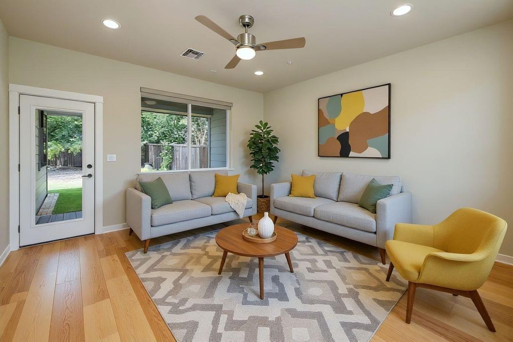 4008 Valley View RD B, Austin, TX 78704