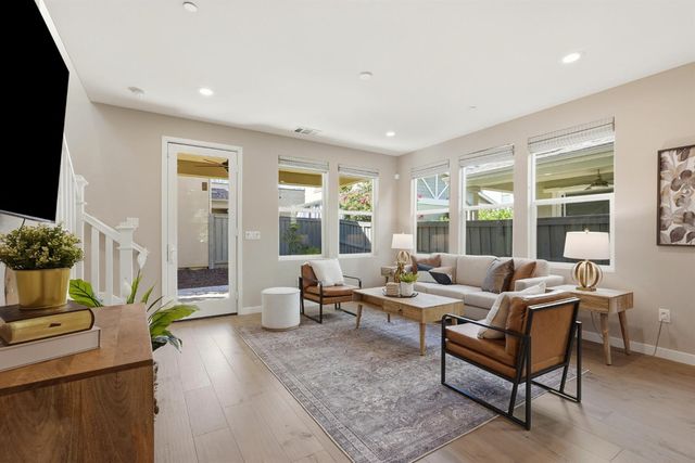 3137 Forney Way, Sacramento, CA 95816