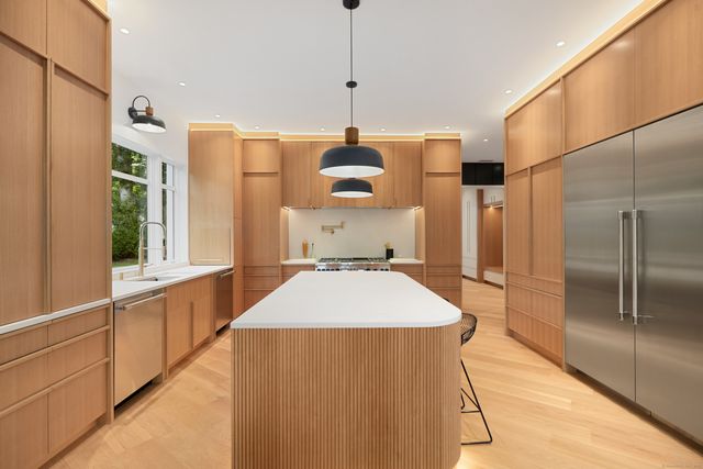 25 Dialstone Lane, Greenwich, CT 06878